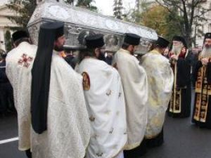 Mitropolitul Moldovei şi Bucovinei, IPS Teofan, la procesiunea de ziua Sf.Parascheva. Foto: MEDIAFAX