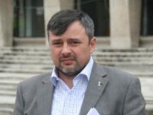 Ioan Bălan: „A sosit vremea ca România să se comporte în mod real ca o democraţie cu o majoritate parlamentară clară şi nu ascunsă”