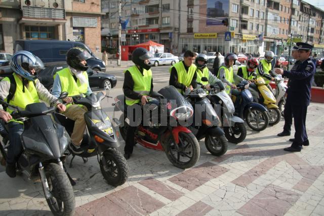 Deşi poliţiştii se aşteptau la zeci de tineri cu motoscutere, pe esplanadă au venit doar câţiva elevi de la Liceul Sportiv