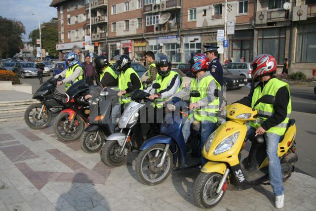 Participare sub aşteptări: Tinerii cu motoscutere, dezinteresaţi de campania de prevenire a poliţiei