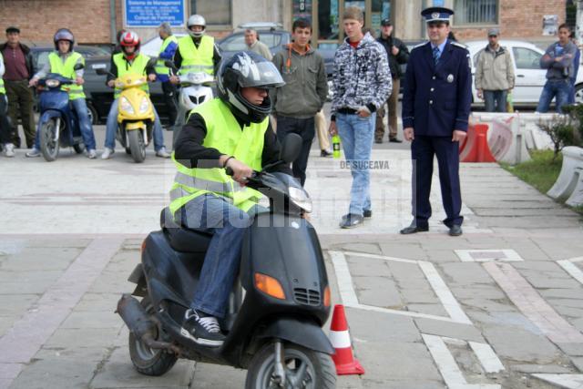 Participare sub aşteptări: Tinerii cu motoscutere, dezinteresaţi de campania de prevenire a poliţiei