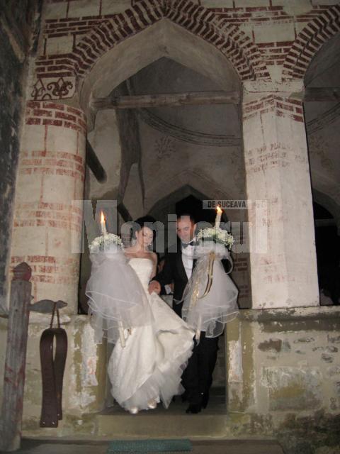 Cristian si Sabina Adomnitei, dupa oficierea casatoriei religioase