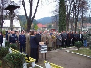 Sorin Fodoreanu la ceremonia de depunere a coroanelor de flori la Cimitirul Eroilor din Câmpulung Moldovenesc