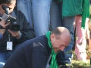 Protecţia mediului: Traian Băsescu a plantat puieţi de salcâm la Udeşti