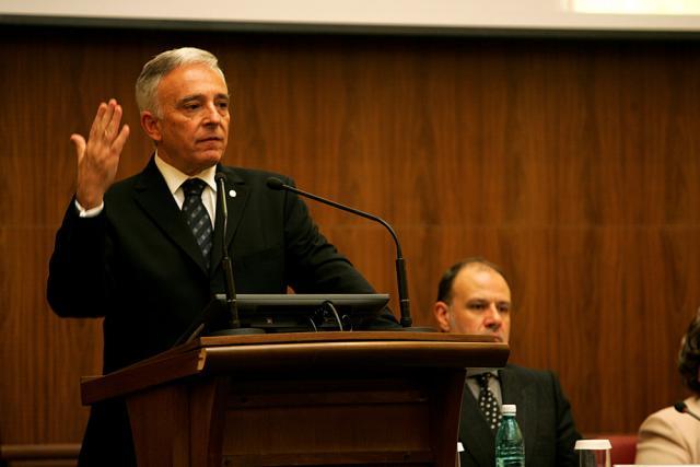 Guvernatorul BNR, Mugur Isărescu: „Nu vă faceţi griji la creditele în lei. Trebuie să facă ceva cu banii”. Foto: MEDIAFAX