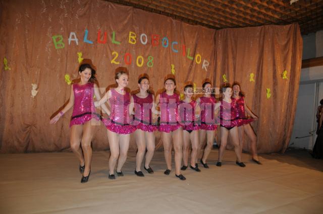 Concurs: „Balul bobocilor”, la Grupul Şcolar Dumbrăveni