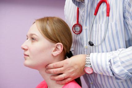 Incidenţa nodulilor tiroidieni este de circa 15-30 % la populaţia generală. Foto: CORBIS