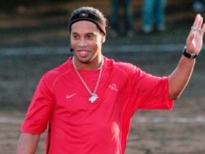Ronaldinho a salvat Milanul în prelungiri
