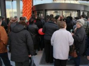 În primele două zile: Iulius Mall Suceava, luat cu asalt de 200.000 de vizitatori