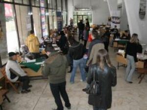 Eveniment: Peste 350 de persoane la primul târg de locuri de muncă din oraş