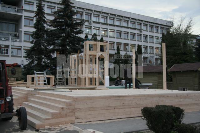 Sărbătoare: Salve de tun în faţa Gării Burdujeni şi a Palatului Administrativ, de Ziua Bucovinei
