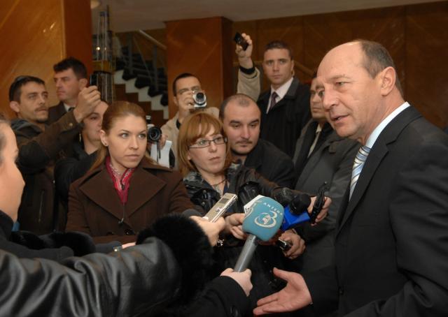 Preşedintele Băsescu vizează măsuri de protejare a economiei interne şi de limitare a efectelor crizei. Foto: Sorin LUPŞA