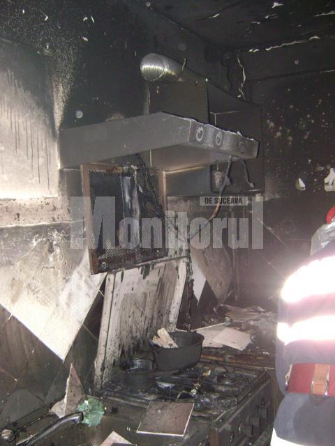Flăcări la etajul IV: Bărbat rănit în urma unui incendiu care i-a distrus apartamentul