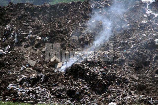 Aprinderi spontane: Un nou incendiu la groapa de gunoi a Sucevei