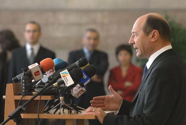 Preşedintele Traian Băsescu a dat asigurări, ieri, că la 22 decembrie vom avea Guvern. Foto: Sorin LUPŞA