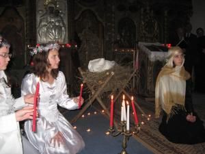 Colindele, ascultate mai ales în Ajunul Crăciunului