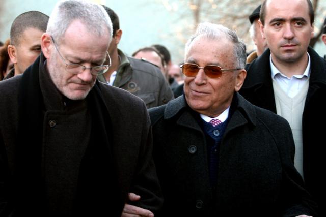 Fostul preşedinte Ion Iliescu a fost primit cu ostilitate la comemorarea eroilor Revoluţiei. Foto: MEDIAFAX