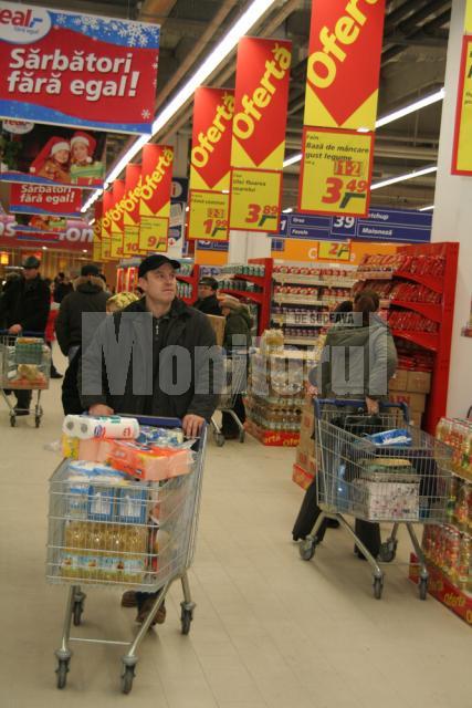 Extindere: Hypermarketul Real, asaltat de cumpărători chiar de la deschidere