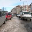 Străzile Fălticeniului au fost, ieri, de-a dreptul gâtuite de numărul mare de autovehicule