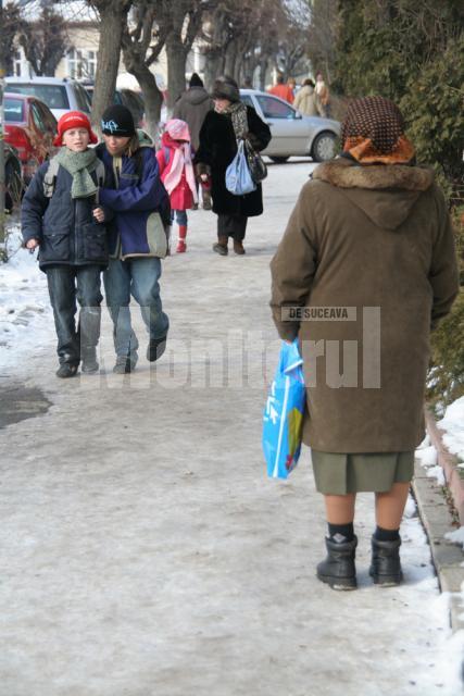 Statistici negre: Trotuarele din Suceava, locuri de rupt picioarele şi mâinile