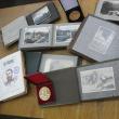 Albume cu fotografii şi piese de medalistică