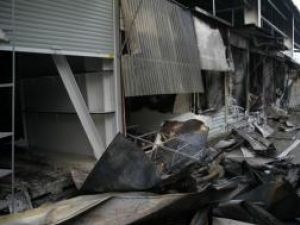 Pagubă: Bazarul din Suceava, distrus în urma unui incendiu de proporţii