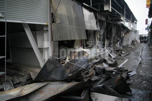 Pagubă: Bazarul din Suceava, distrus în urma unui incendiu de proporţii