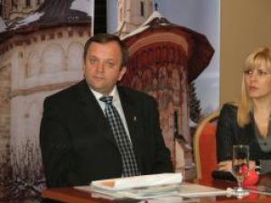 Preşedintele Consiliului Judeţean Suceava, Gheorghe Flutur şi ministrul Turismului, Elena Udrea