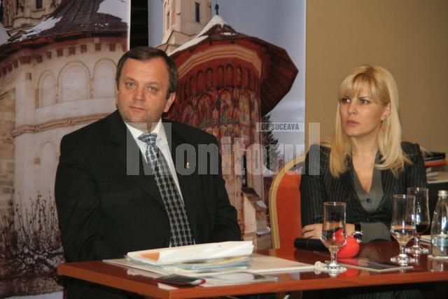 Preşedintele Consiliului Judeţean Suceava, Gheorghe Flutur şi ministrul Turismului, Elena Udrea