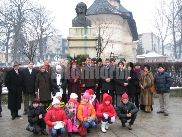 La monumentul Poetului din municipiul Suceava