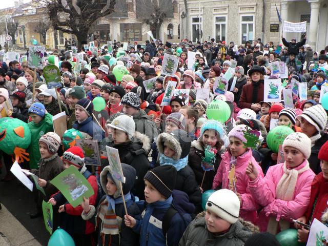 Fălticeni: Peste 300 de elevi au participat la „Marşul Broscuţelor”