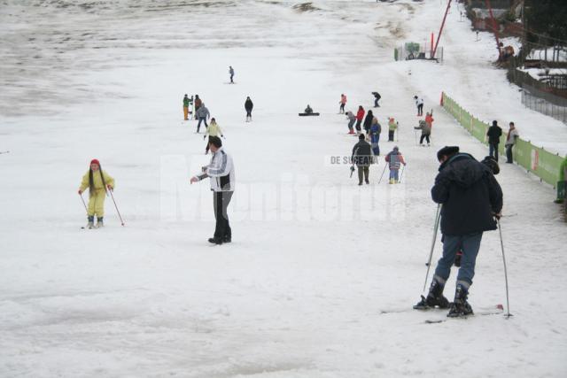 Distracţie: Peste 10.000 de turişti la Serbările Zăpezii din Vatra Dornei