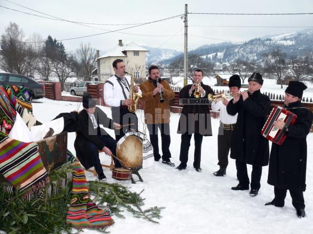 Cantec langa lada cu zestre