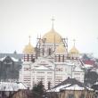 Unică în ţară: Biserica acoperită cu aur de la Cajvana