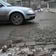Atenţie, gropi!: Străzile Sucevei, ciuruite după primele luni de iarnă