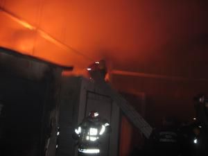 Incendiul din hala modernizată a Bazarului, izbucnit marţi, 13 ianuarie, în jurul orei 22.00