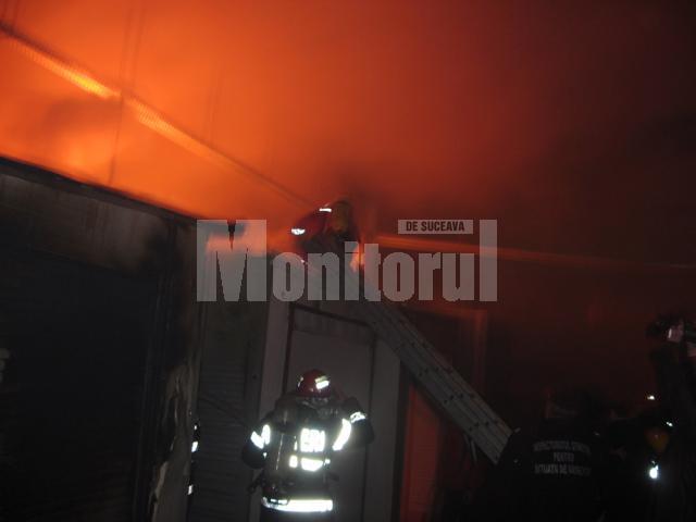 Incendiul din hala modernizată a Bazarului, izbucnit marţi, 13 ianuarie, în jurul orei 22.00
