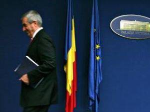 Fostul premier Călin Popescu Tăriceanu este acuzat că şi-a transferat, de la Guvern la Parlament, un Audi A6. Foto: MEDIAFAX