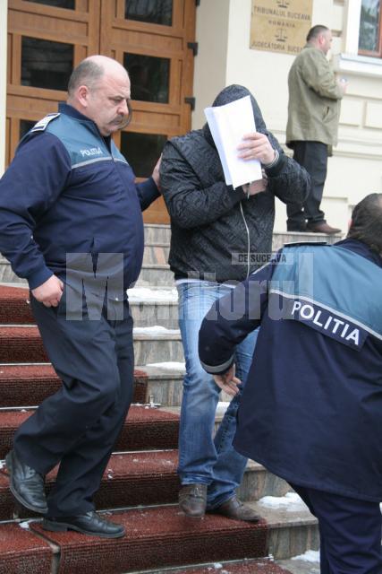 Victor Feraru, la iesirea din Palatul Justitiei, dupa ce judecatori au hotarat extradarea sa