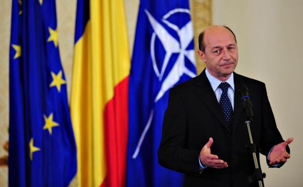 Băsescu: Demnitarii să nu fie desemnaţi pe interese din afara partidelor politice. Foto: MEDIAFAX