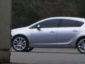 Opel Astra 2010 Foto-spion