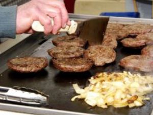 Hamburgerii sunt cele mai poluante produse din industria alimentară. Foto: Photolibrar