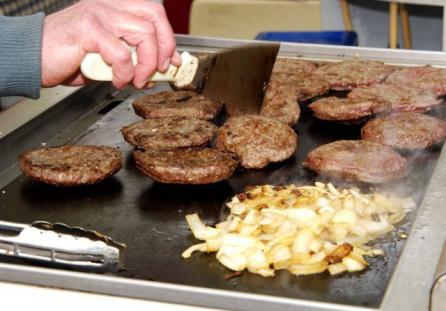 Hamburgerii sunt cele mai poluante produse din industria alimentară. Foto: Photolibrar