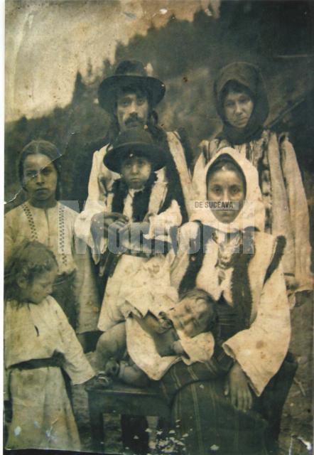 „Cu mic, cu mare” - Familia lui Simion a lui Gh. Ungureanu în anul 1904