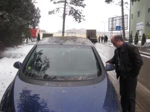 Bărbatul a venit cu maşina la Poliţia municipiului Suceava