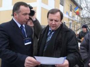 43 de familii din Vicov, Straja şi Brodina au primit aragaze şi frigidere din partea echipei OMV