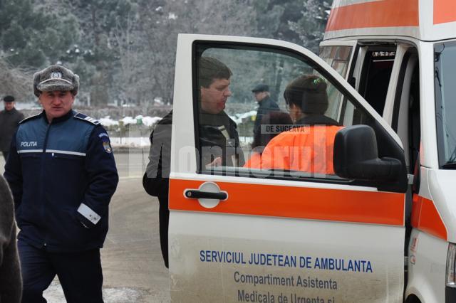 Constantin Boliacu a fost transportat la Spitalul Municipal Rădăuţi cu o ambulanţă