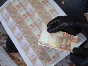 Valuta contrafăcută a fost adusă, cel mai probabil, din Italia. Foto: assets.robertosaviano.it
