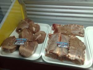 La hală se vindea carne de mânzat fără acte de provenienţă