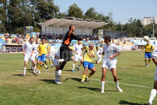 Fază de joc din meciul Cetatea- FCM Bacău, în tur